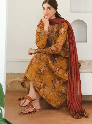 Baroque Khaddar Edition 3-piece embroidered and digital printed unstitched suit with shawl and trouser for winter 2025.