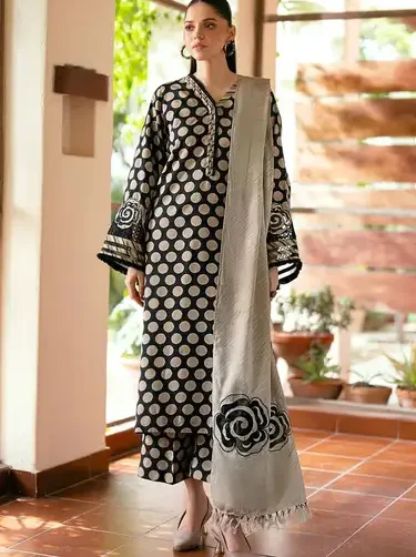 Baroque Dhanak unstitched 3-piece digital printed and embroidered suit with shawl and trouser from the 2025 winter collection.
